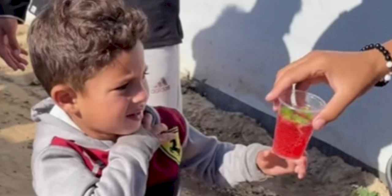 Gazze'de çocukların kahramanı oldu