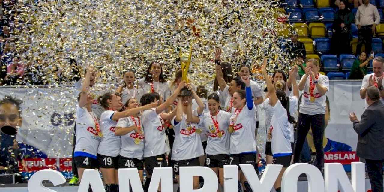 Kadınlar Süper'de şampiyon Armada Praxis Yalıkavak
