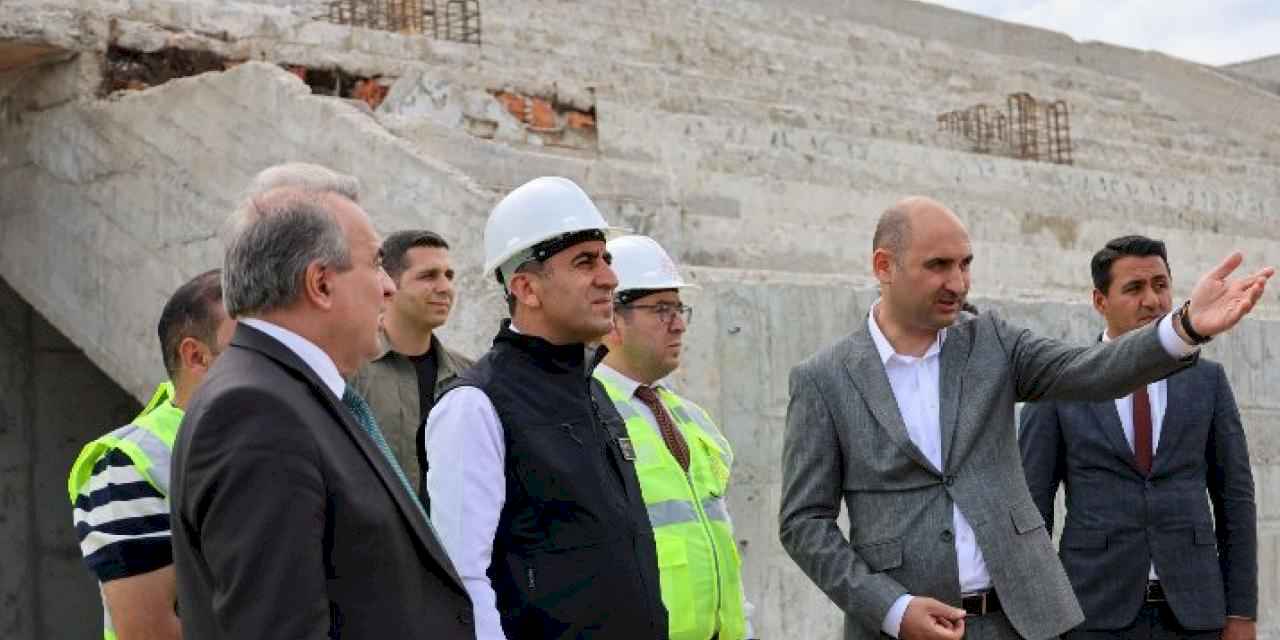 Vali Aygöl'den Bozüyük Stadyumu'na inceleme