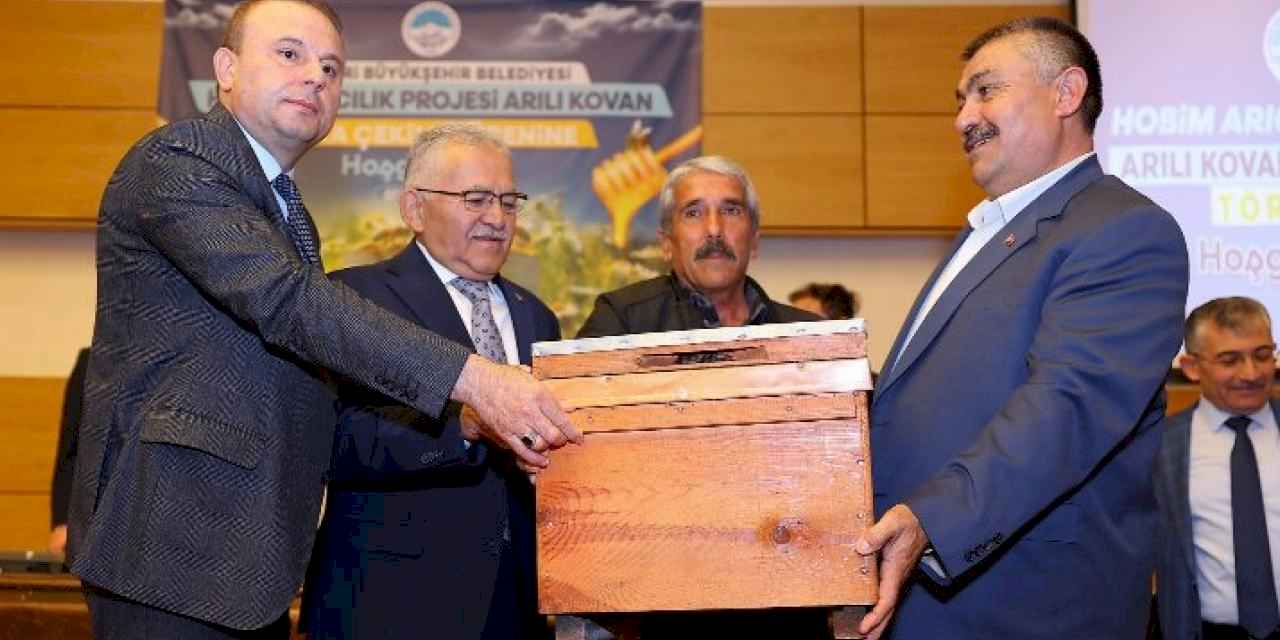 Büyükşehir’den 6 Milyon 270 bin TL’lik arılı kovan dağıtım töreni