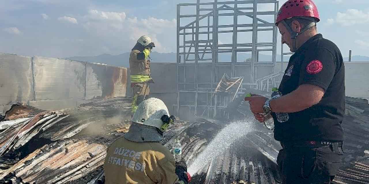Düzce'de lastik deposunda yangın paniği