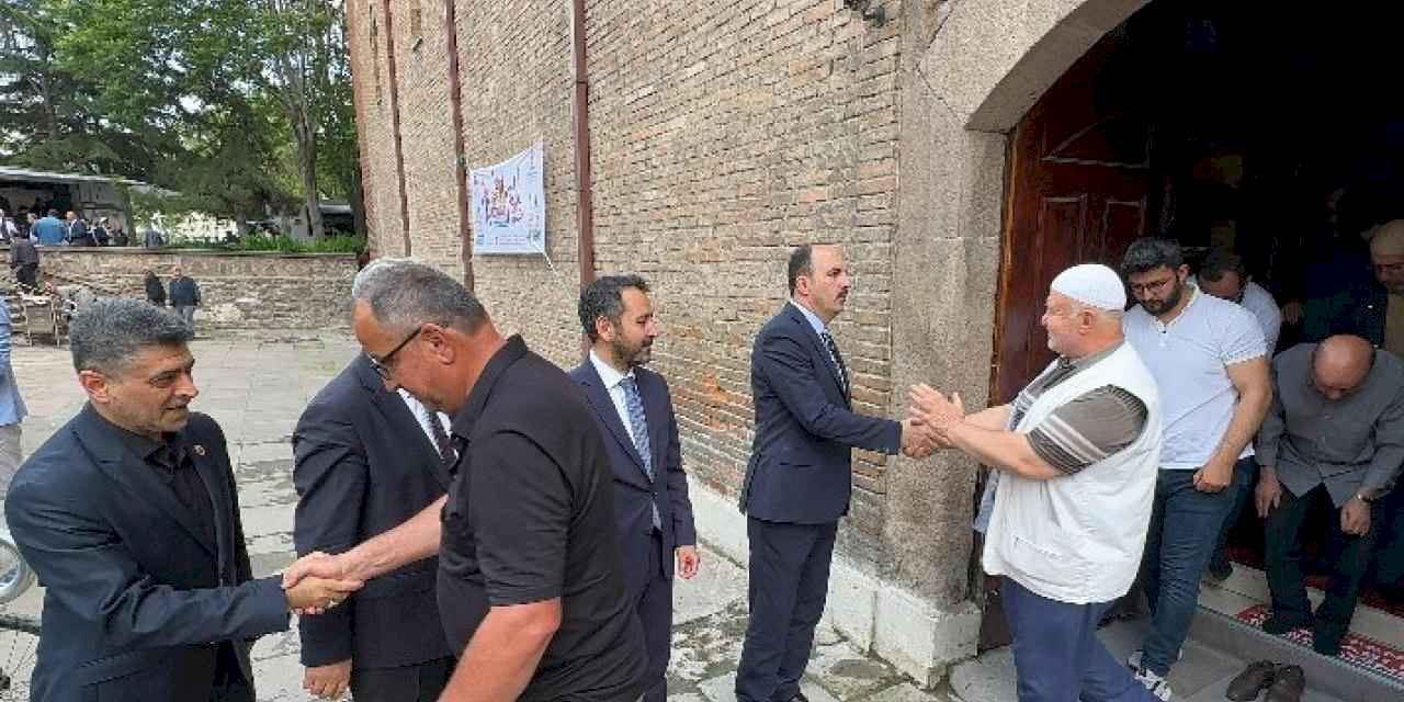 Başkan Altay Konyalıların Cuma bereketine ortak oldu