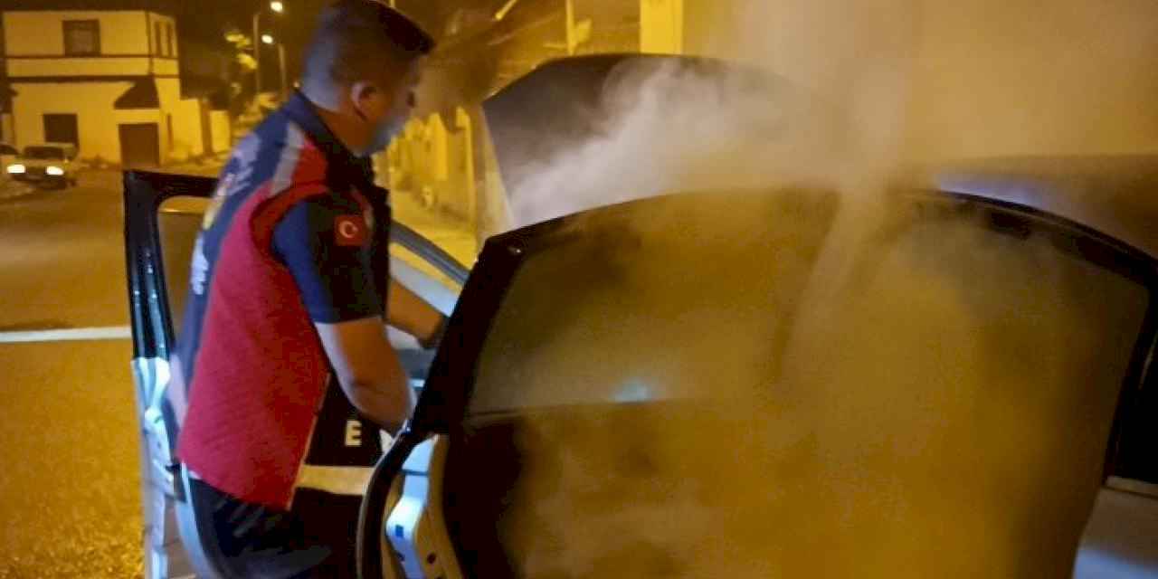 Bilecik’te seyir halindeki otomobil alev alev yandı