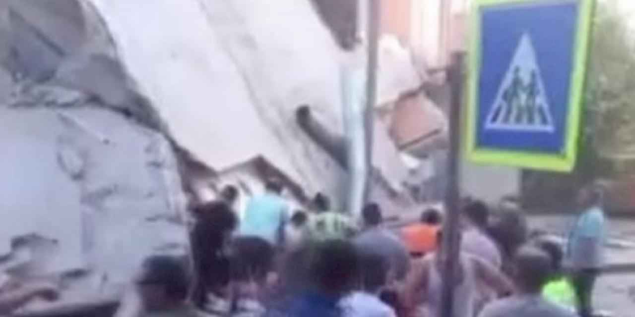 İstanbul'da 4 katlı bina çöktü!