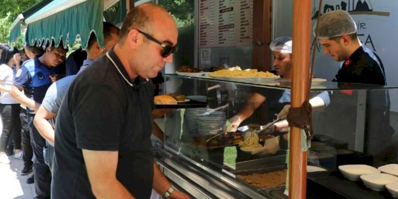 Bu tesiste yemek bedava! 40 liraya 4 çeşit yemek