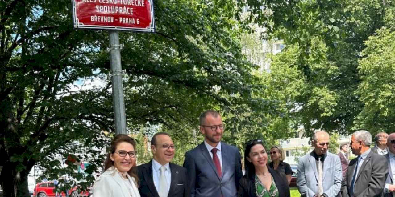 Önce Prag’da açıldı şimdi Muratpaşa’da