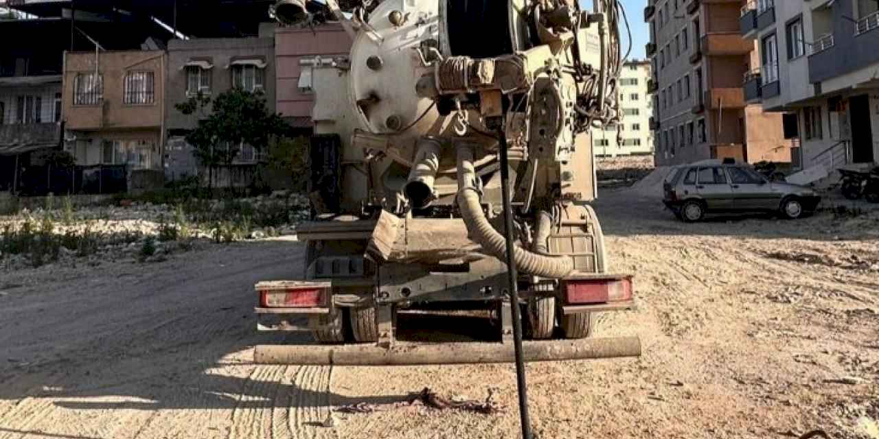 Hatay'da tıkanan altyapı hatları temizleniyor