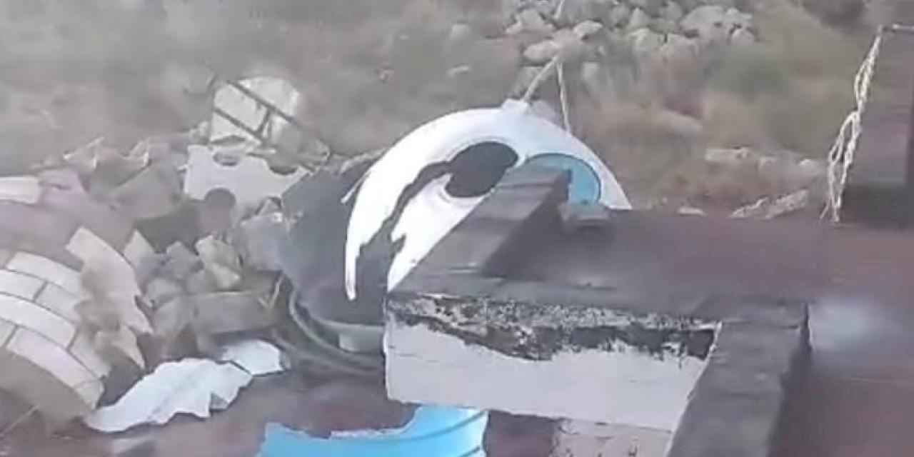 Mardin'de şiddetli fırtına  minareyi yıktı