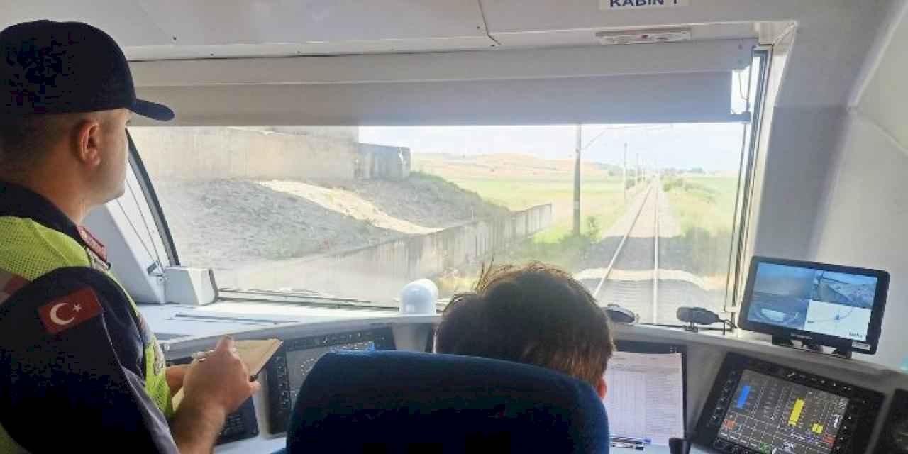 Edirne'de jandarmadan hemzemin geçit denetimi