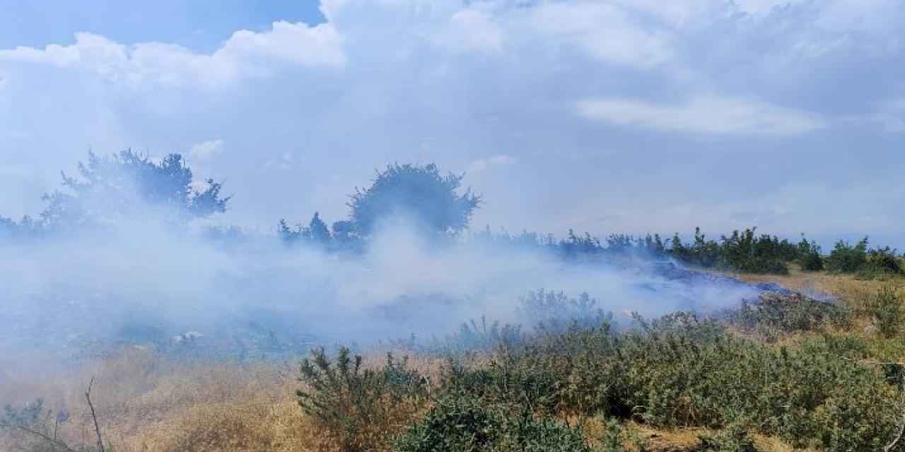 Boztepe Köyü’nde 200 dönümlük buğday ekili alan yandı