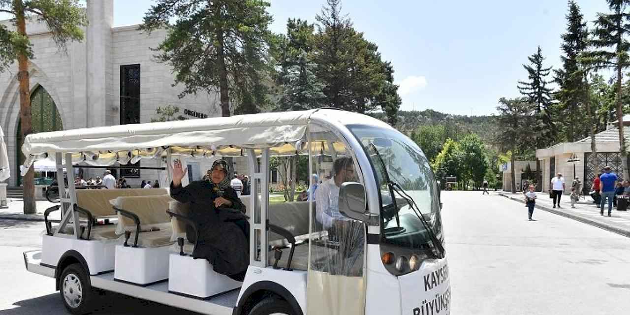 Kayseri Büyükşehir mezarlıklarda vatandaşları yalnız bırakmadı