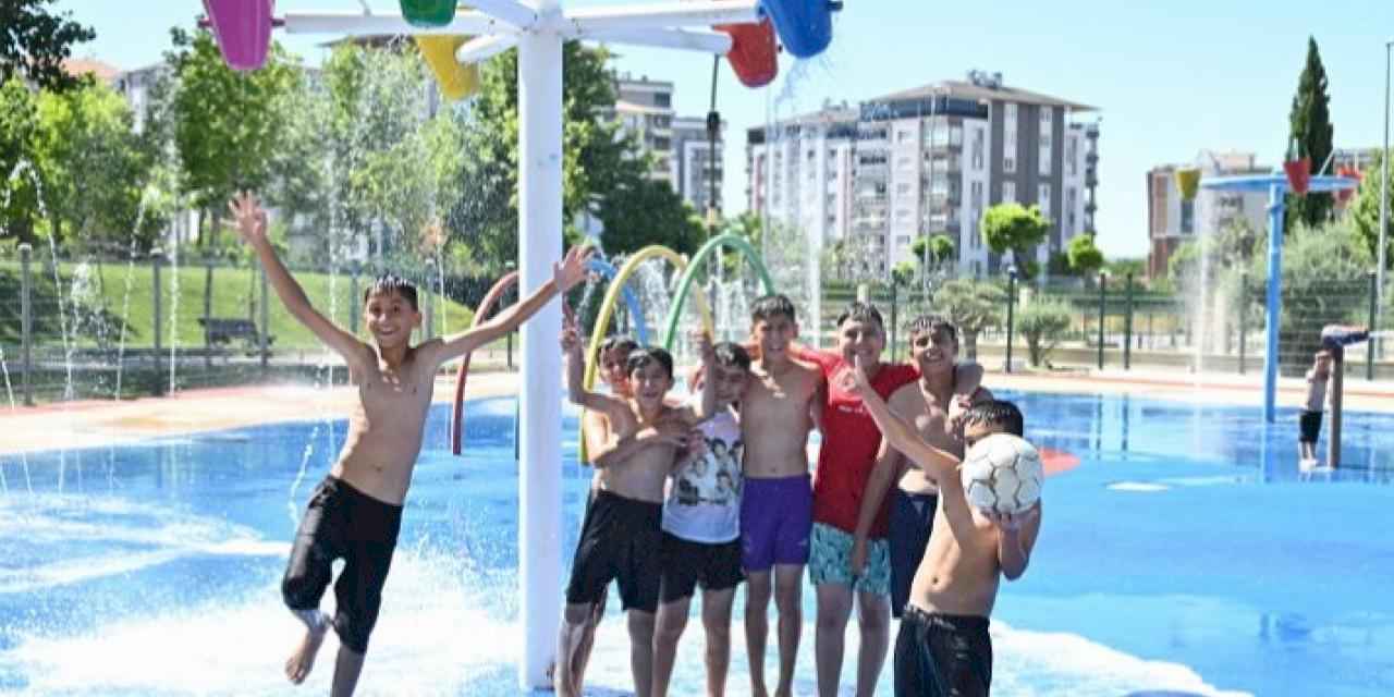 Manisa'da çocuklara serinleten eğlence