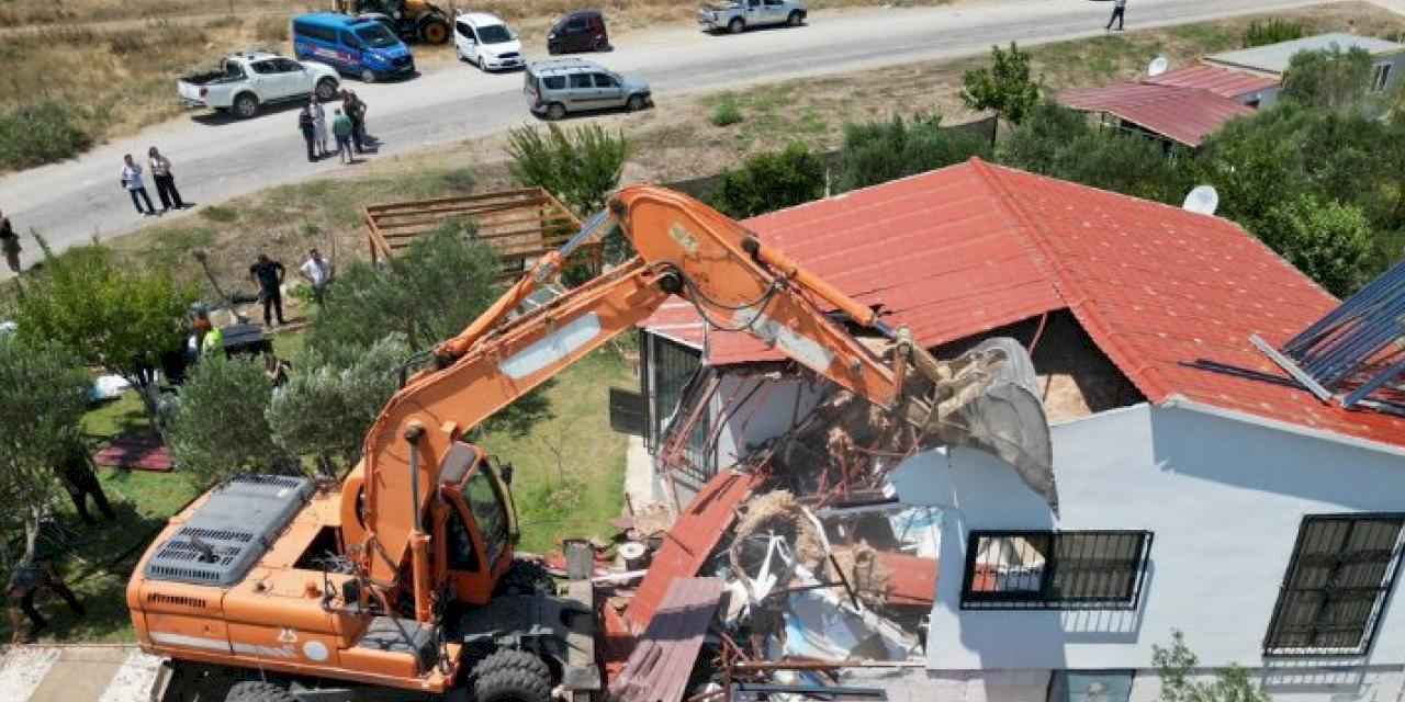 Seferihisar Belediye Başkanı'ndan tartışmalı yıkım kararı