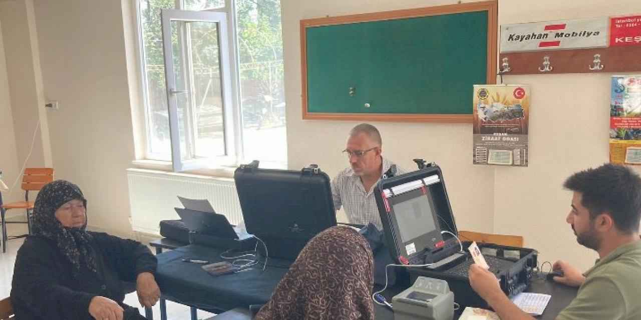 Keşan'da 9439 kişiden 1625 kişi kimliklerini yeniledi