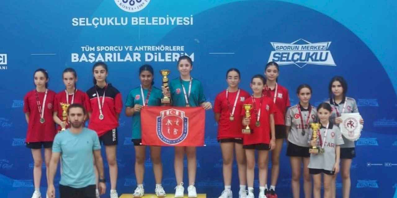 Yalovalı masa tenisçileri Türkiye üçüncüsü