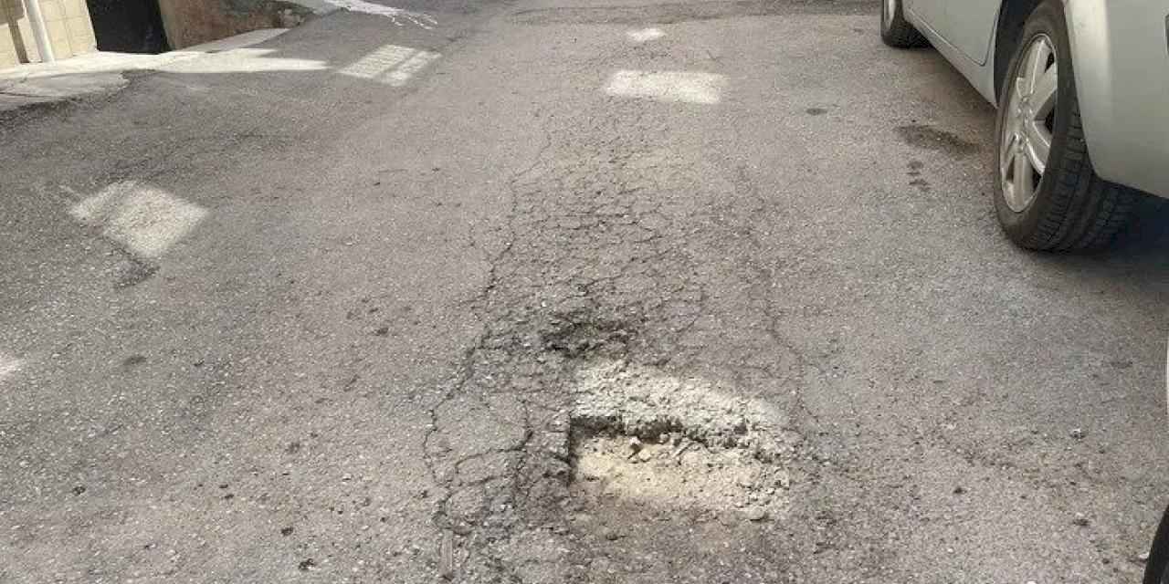 Bursa Çarşamba’da çukurlar isyan ettirdi!