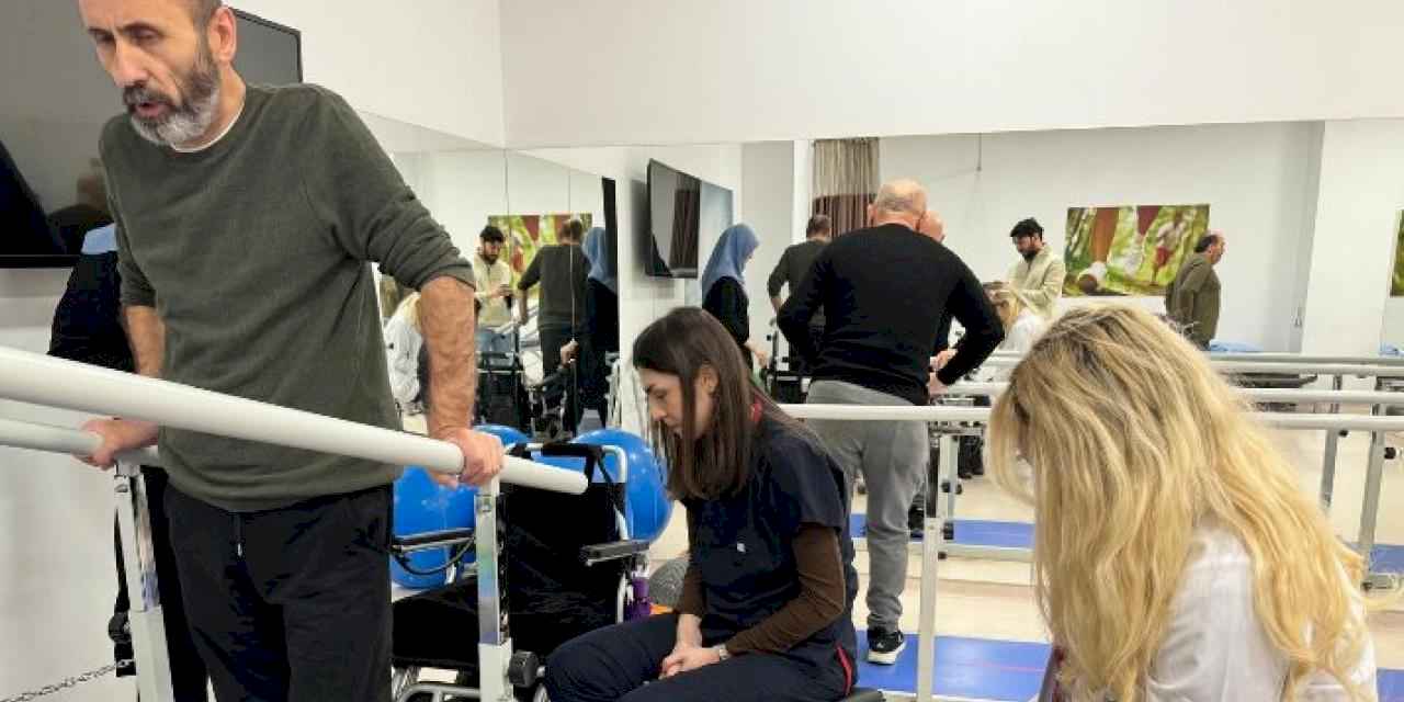 Omuriliğine yerleştirilen pil sayesinde sağlığına kavuştu