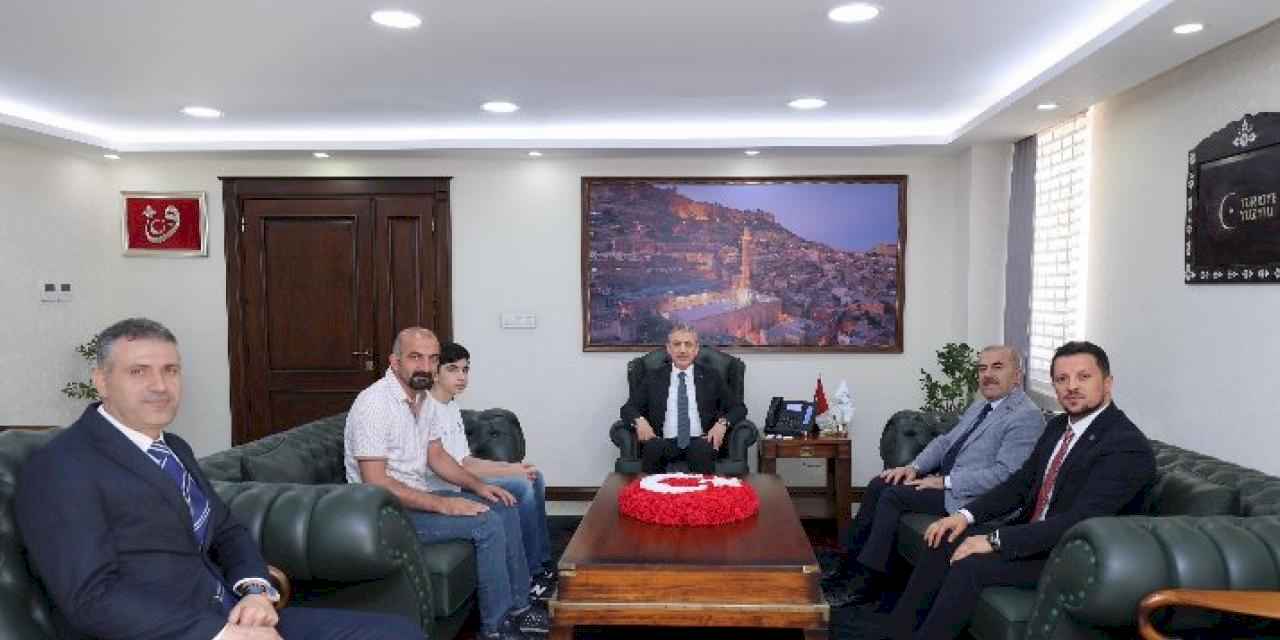 Mardin Valisi Akkoyun, LGS Türkiye Birincisini tebrik etti