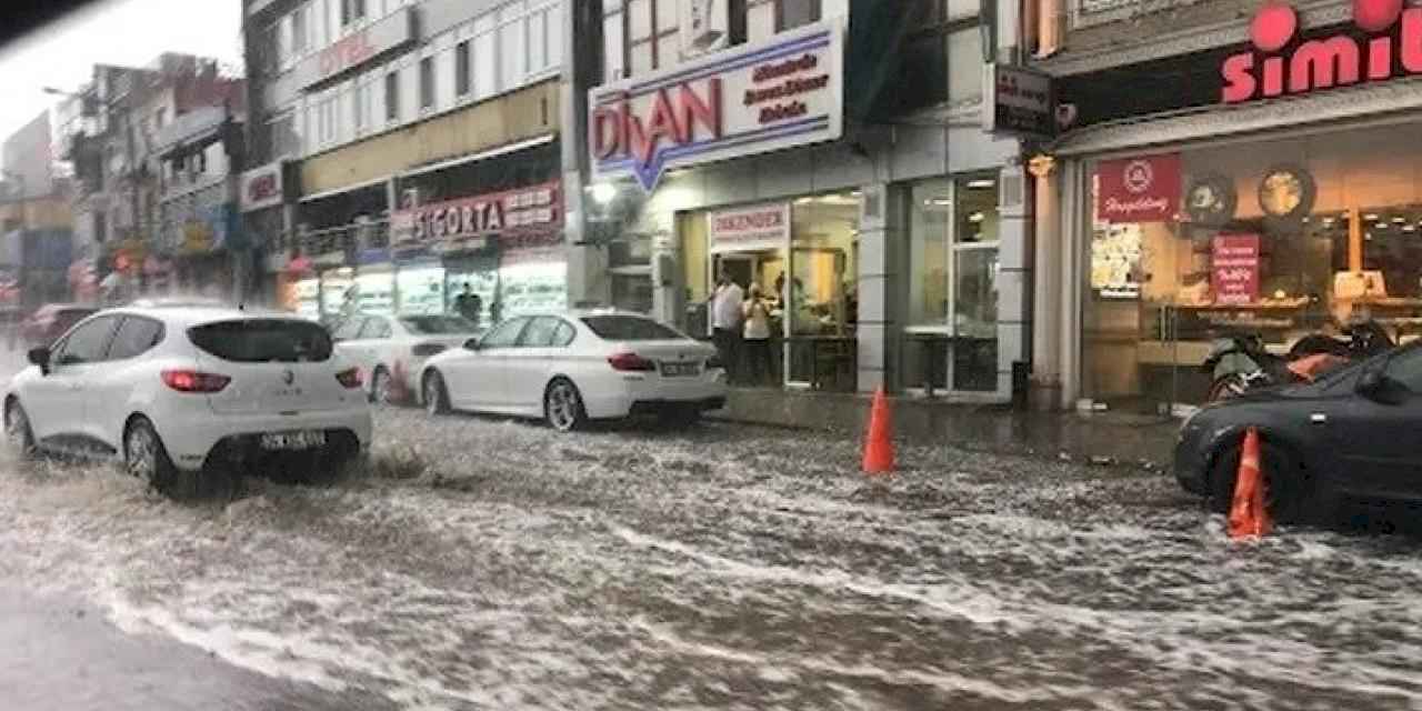 Bursa'da cadde ve sokaklar göle döndü