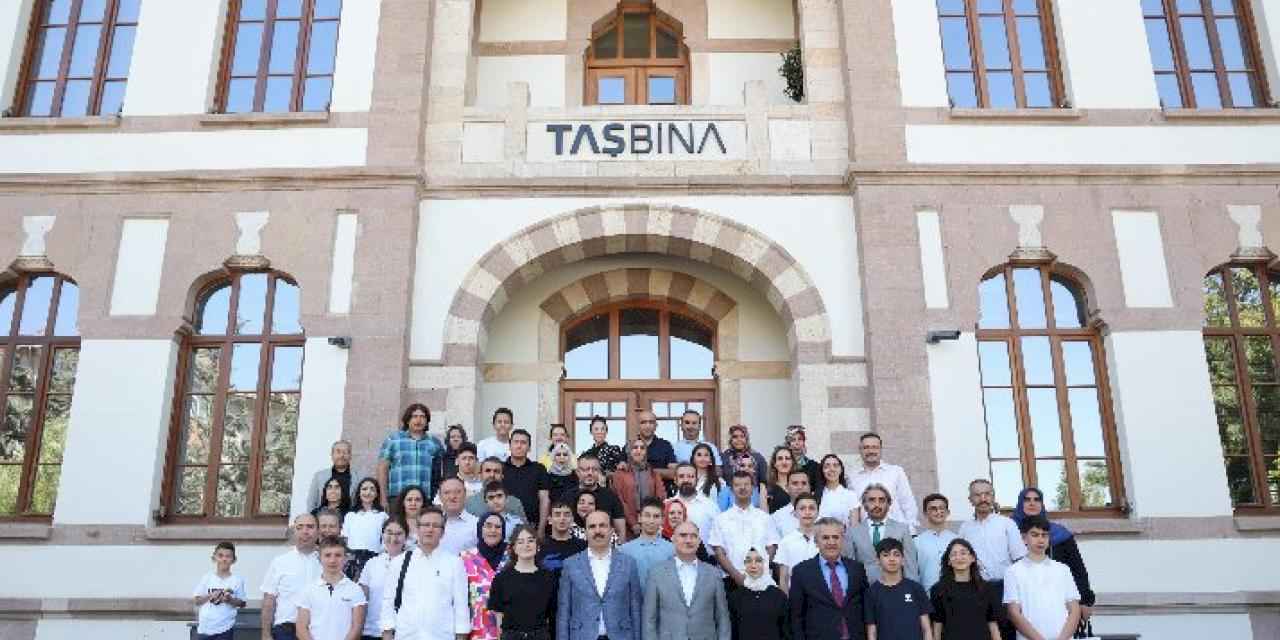 Vali Özkan ve Başkan Altay başarılı öğrencilerle buluştu