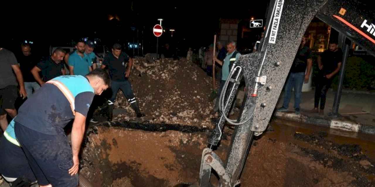 Manisa'da ekipler gece boyunca çalışarak arızayı giderdi