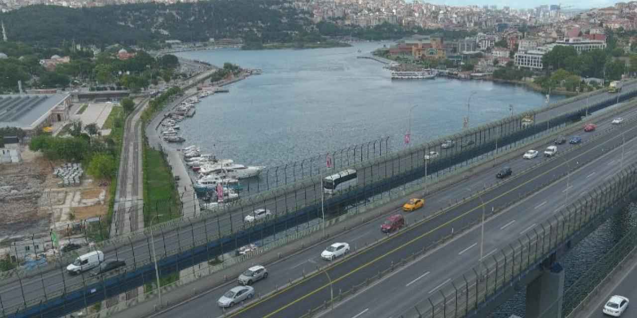 Haliç Köprüsü metrobüs yolu yenilendi