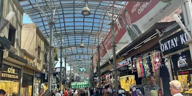 Bursalılar haftanın ilk günü çarşıya akın etti