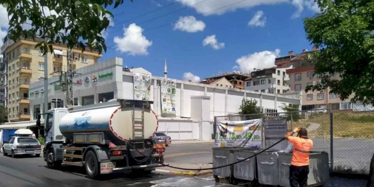 Gebze'de konteynerler dezenfekte ediliyor