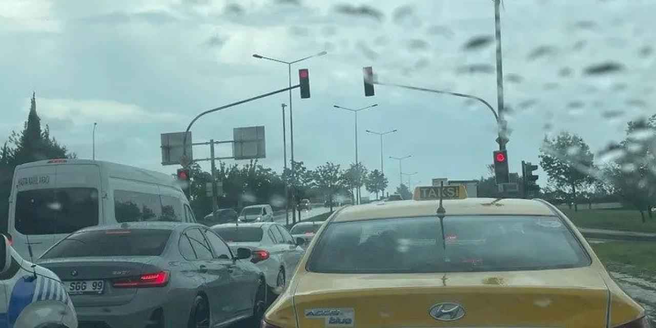 Bursa’da yoğun yağış trafiğe kilit vurdu!