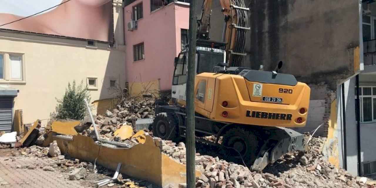 Bursa Osmangazi'de kaçak gecekonduya yıkım!