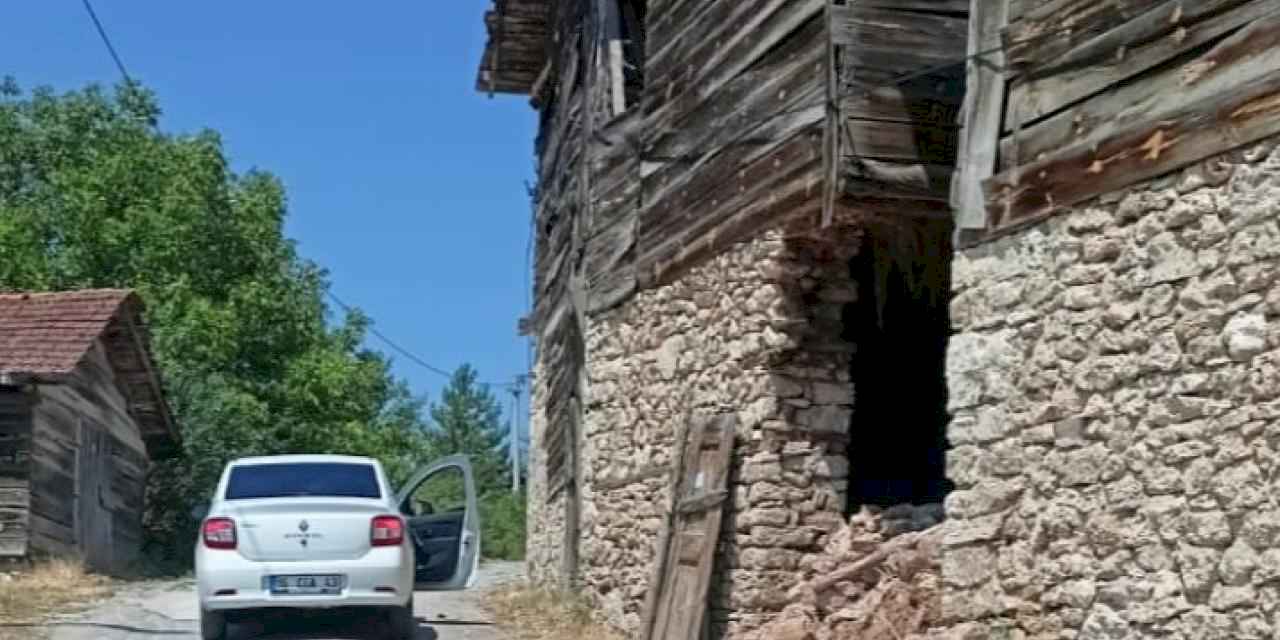 Keles'te sel samanlıkları yıktı