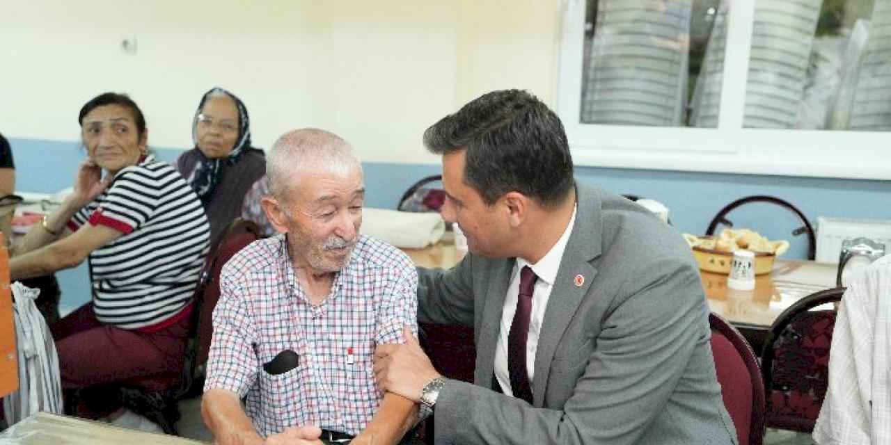 Başkan Zeyrek, Manisa Cemevi’nde yurttaşlarla oruç açtı