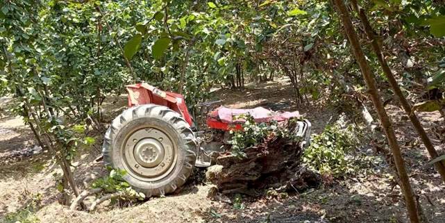 Düzce'de traktörün altında kaldı