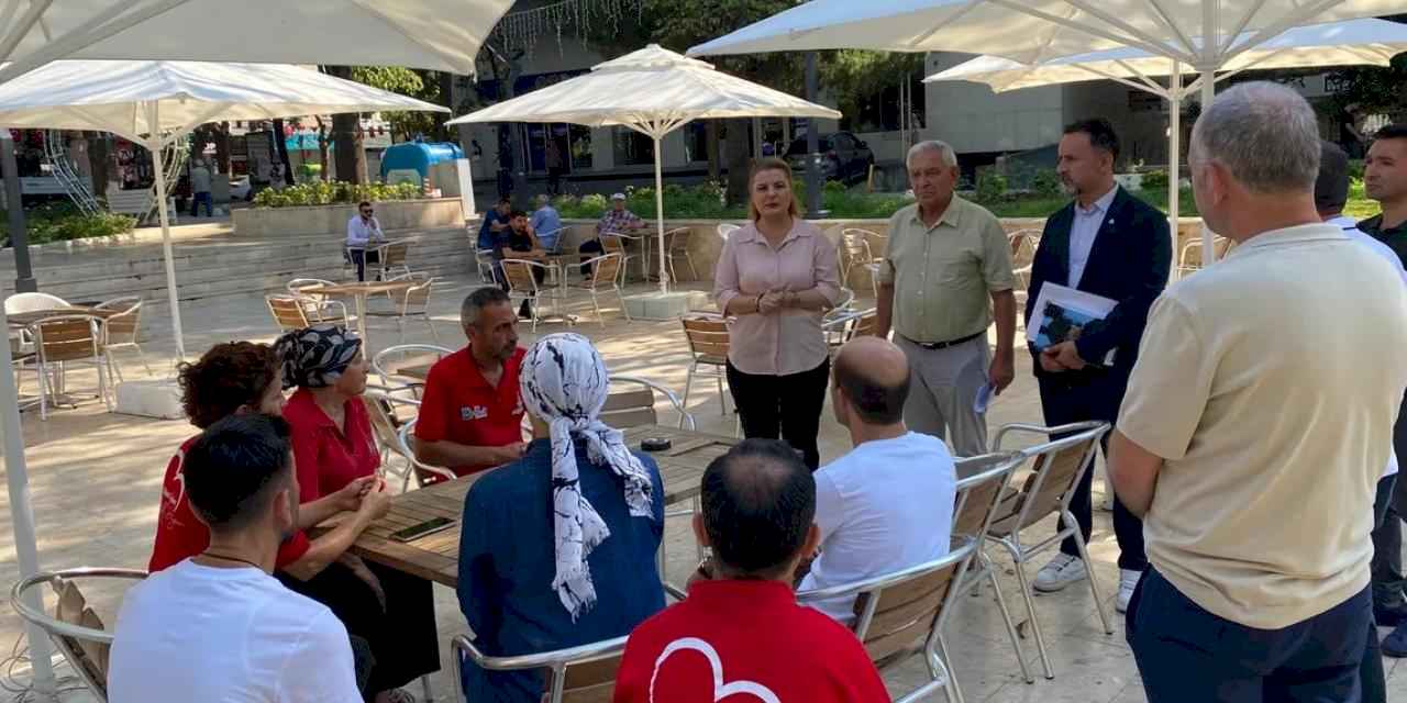 Başkan Hürriyet, Gülümse Kafe personeliyle bir araya geldi