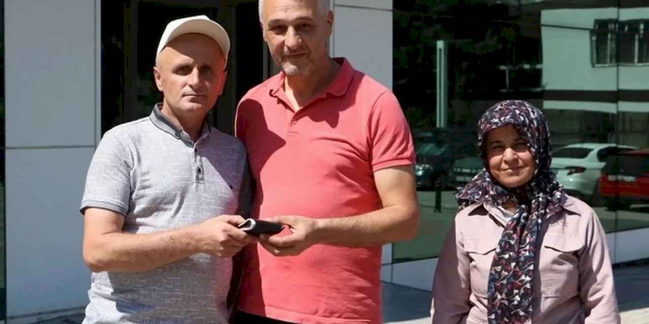 MASKİ personeli para dolu cüzdanı sahibine teslim etti