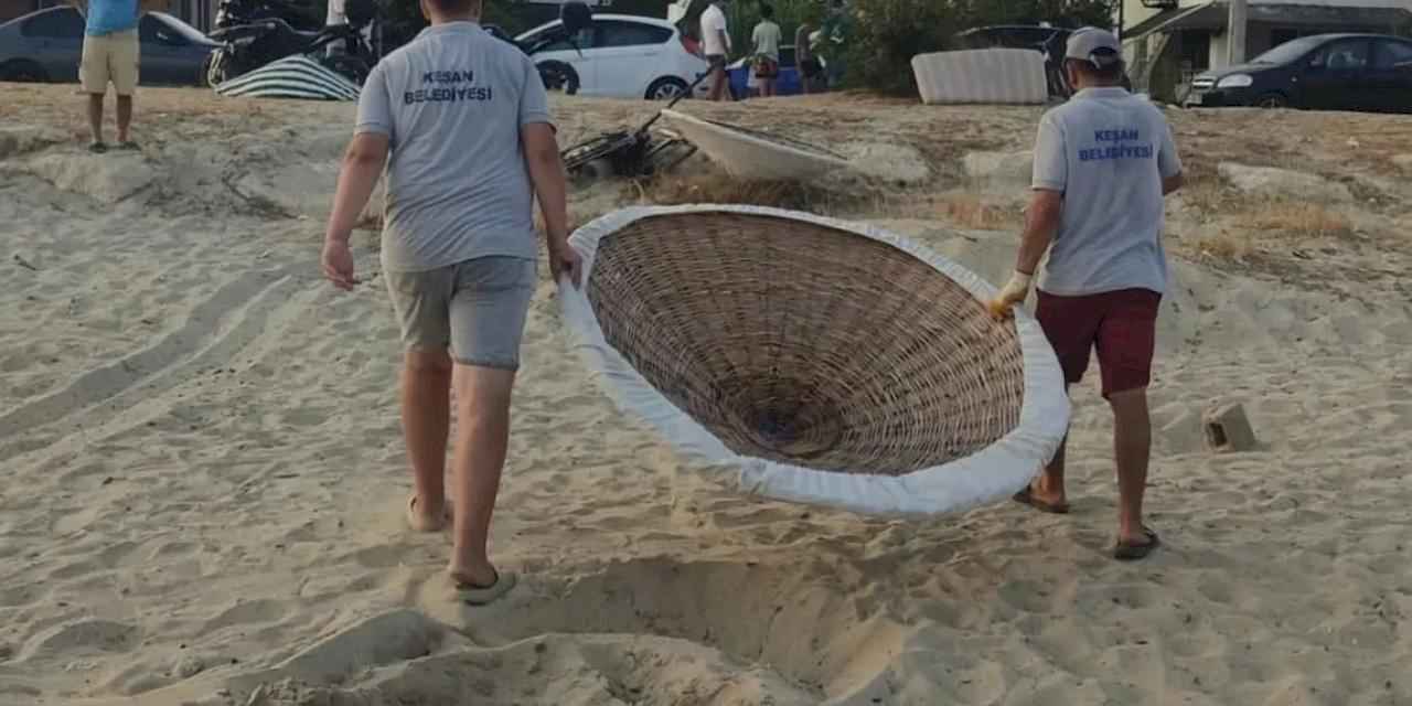 Erikli sahili’ndeki sabit şemsiyeler kaldırılıyor