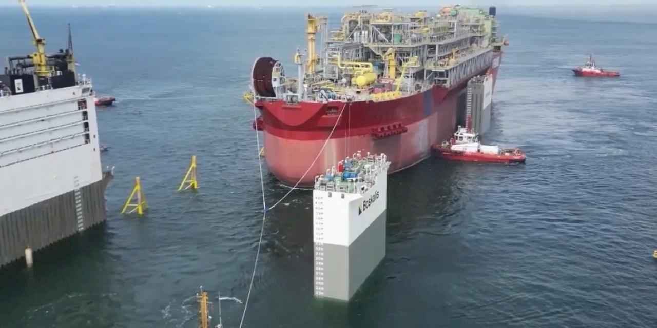 Karadeniz'de görev alacak dev tesis... Doğal gaz denizde işlenecek...