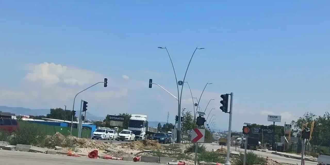 Bitmeyen Çalı Kavşağı trafikte zor  anlara neden oluyor