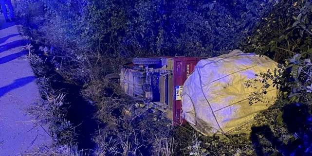 Düzce'de kağıt toplama aracı kaza yaptı 2 yaralı