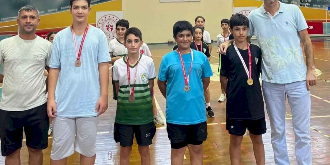 Manisa BBSK, badmintonda 'Zafer'e damga vurdu