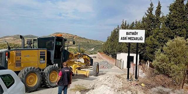 Didim Belediye Başkanı Hatice Gençay, Batıköy Mahallesi'nde uzun yıllardır yapılmayan yolun yapımını başlattı. Çalışmalar tüm hızıyla devam ediyor.