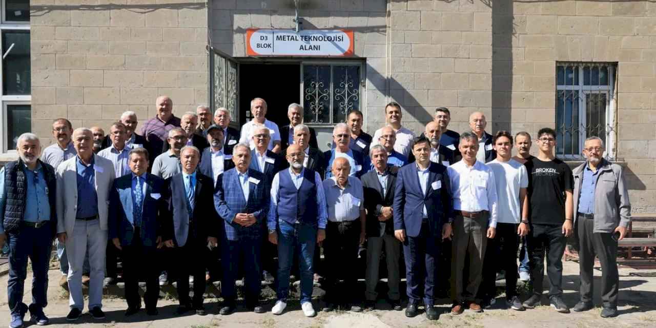 Başkan Yalçın, okul arkadaşlarıyla buluştu