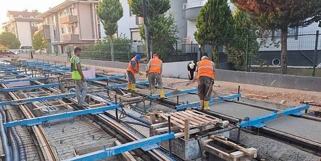 Alikahya Tramvayında ray betonları dökülüyor