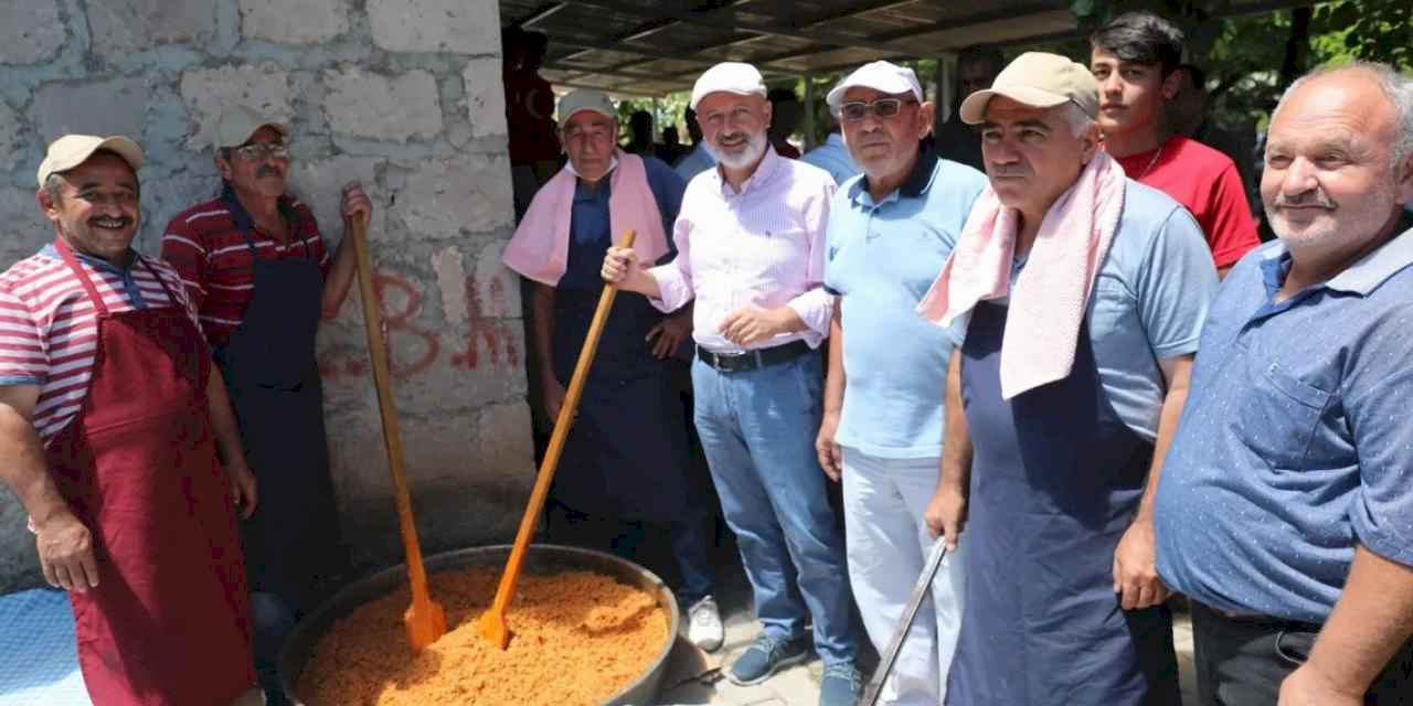Başkan Çolakbayrakdar’a, pilav şenliğinde vatandaşlardan yoğun ilgi