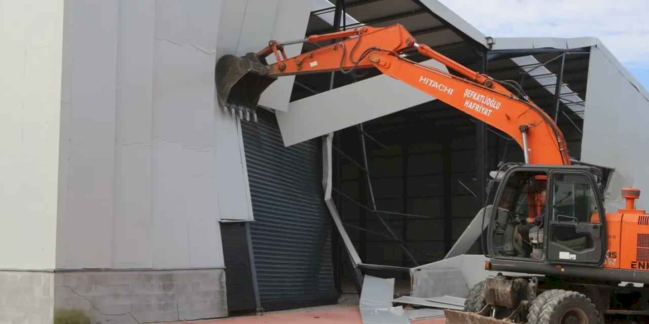 Nillüfer Tahtalı’da kaçak depo yerle bir edildi