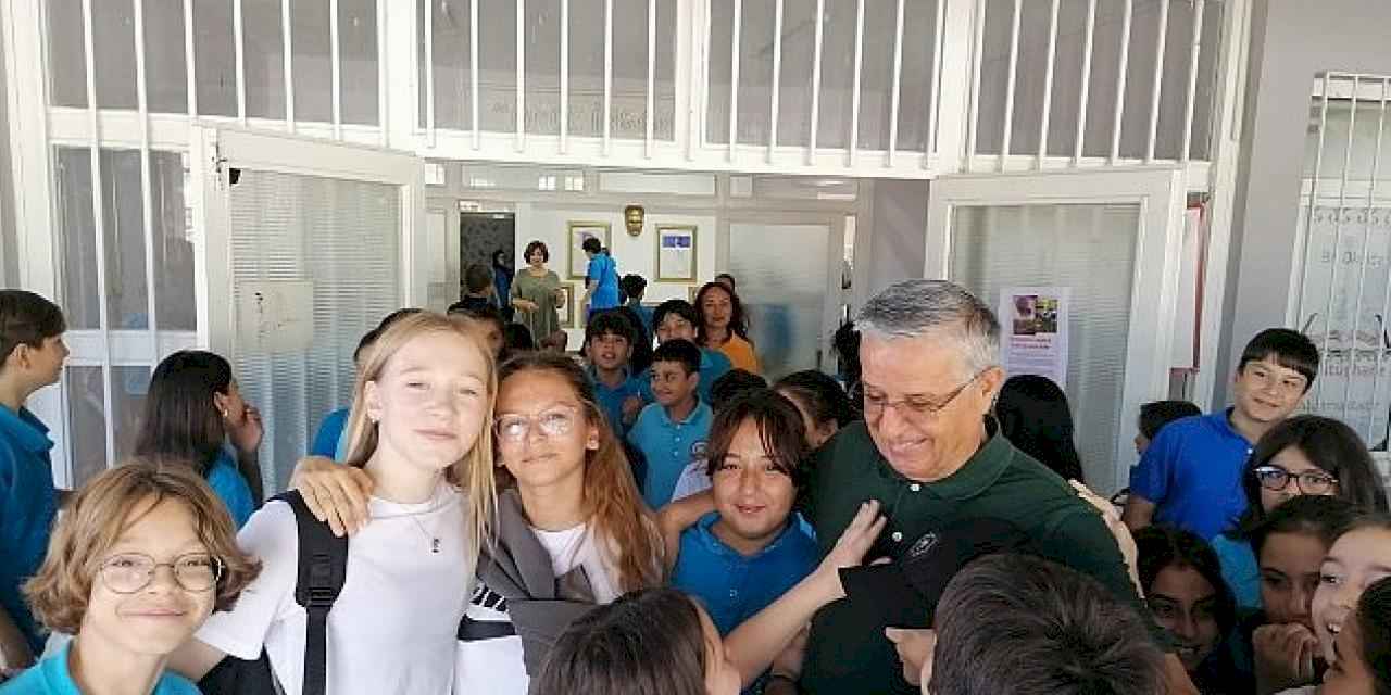 Başkan Topaloğlu öğrencilerle voleybol oynadı