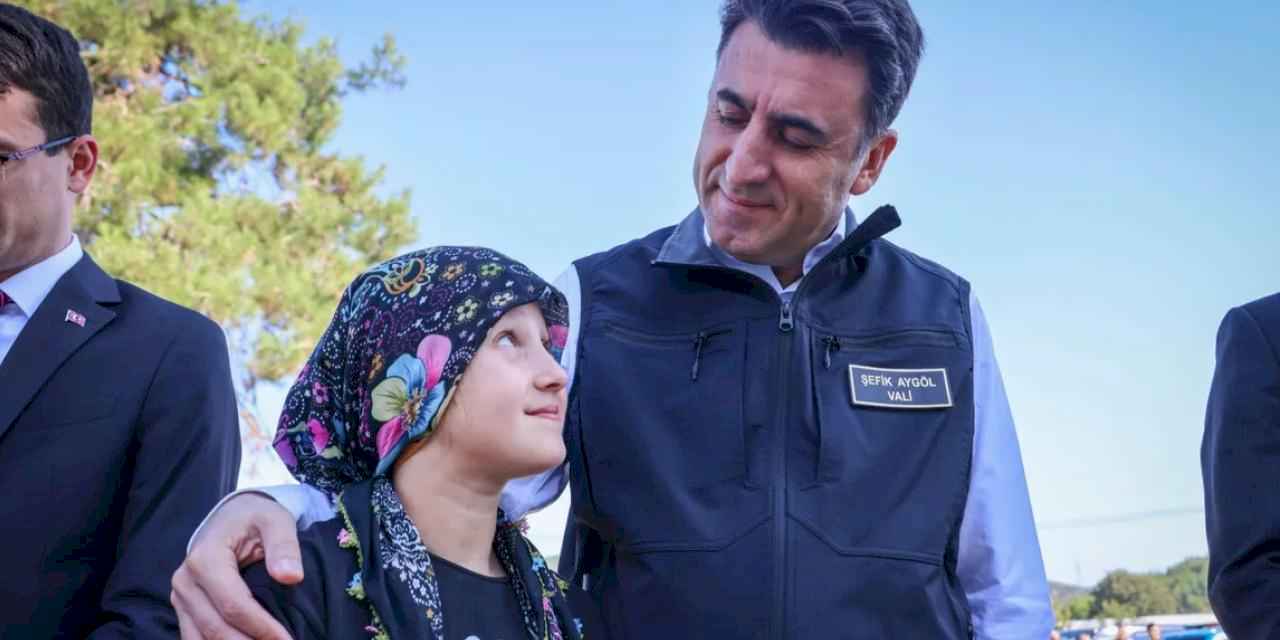 Bilecik’te çiftçiye marul fidesi dağıtıldı