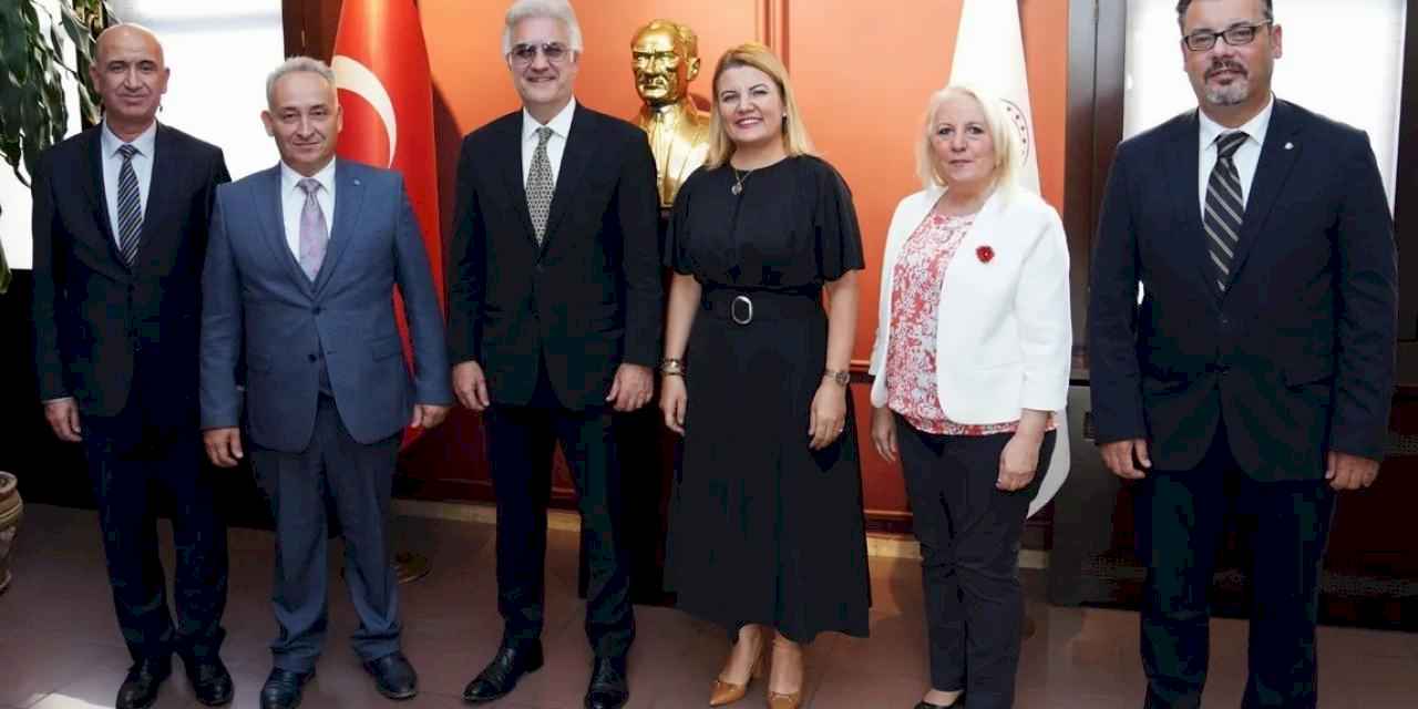 Başkan Hürriyet, Devlet Tiyatroları Genel Müdürü Tamer Karadağlı’yı ziyaret etti