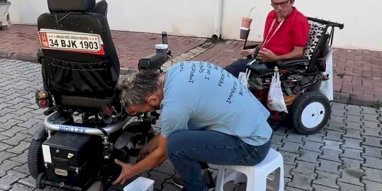 Murat öğretmen 25 yıldır ücretsiz onarıyor