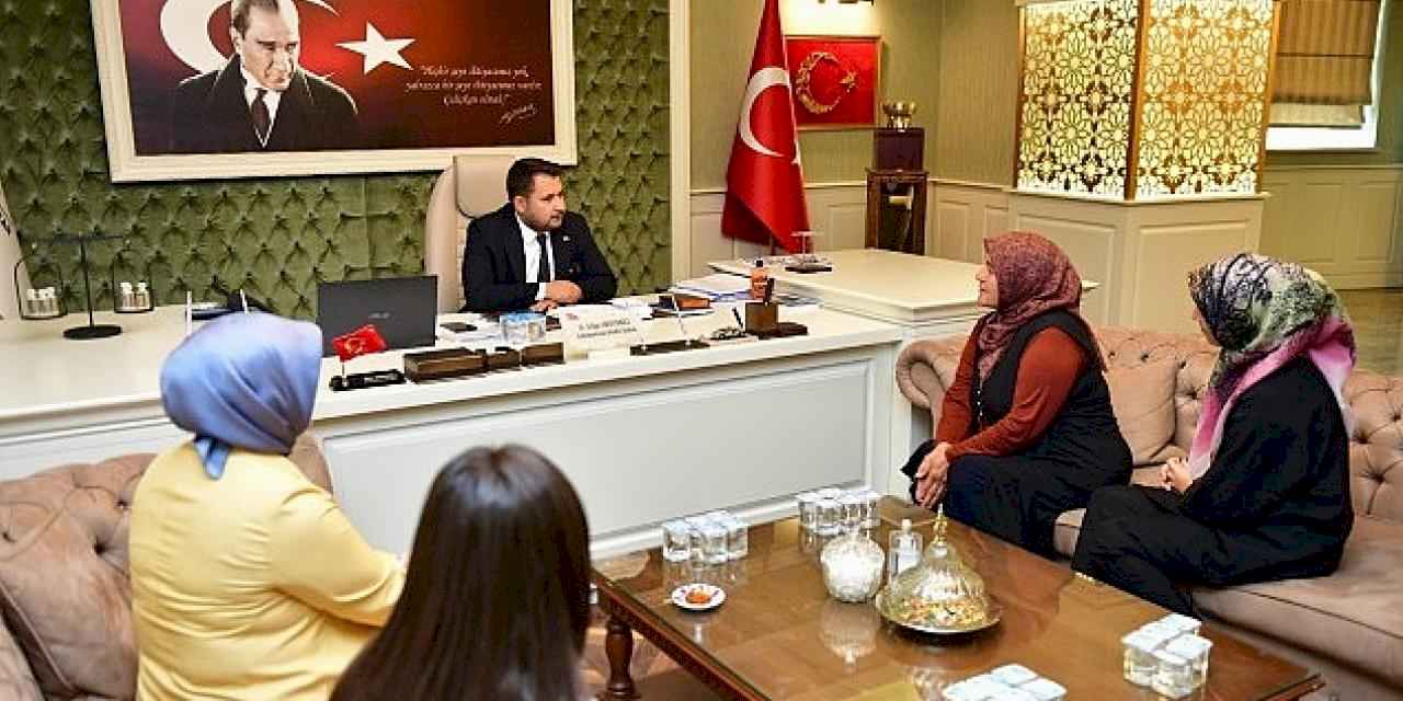 Kahramankazan Belediye Başkanı Selim Çırpanoğlu, Halk Günü'nde ilçe sakinleriyle bir araya gelmeyi sürdürüyor.